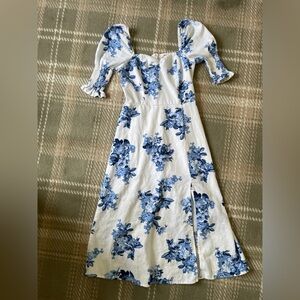 Francesca’s Mi Ami linen blend blue floral midi sweetheart puff sleeve dress S
